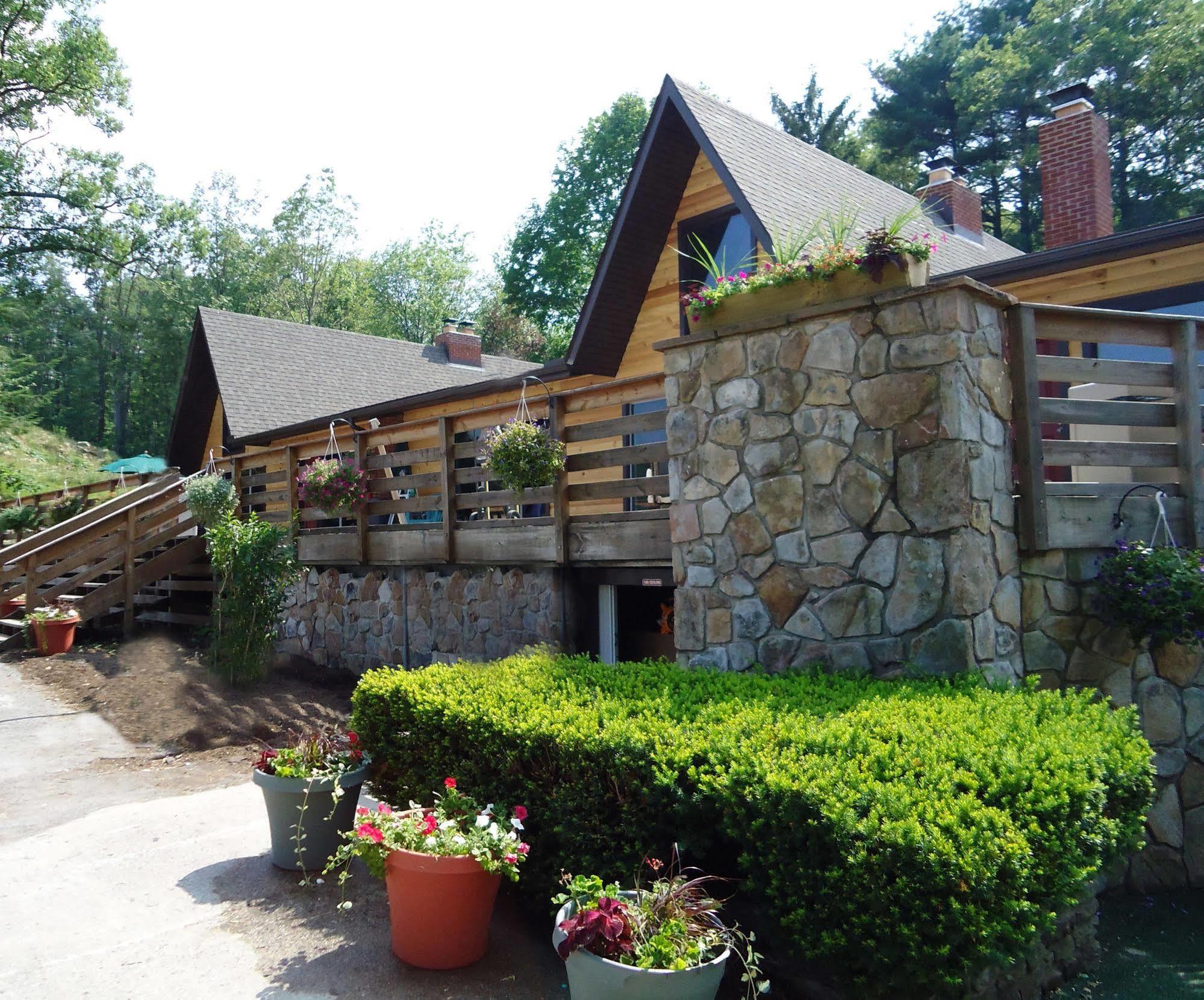 Inn At Deep Creek Oakland ภายนอก รูปภาพ