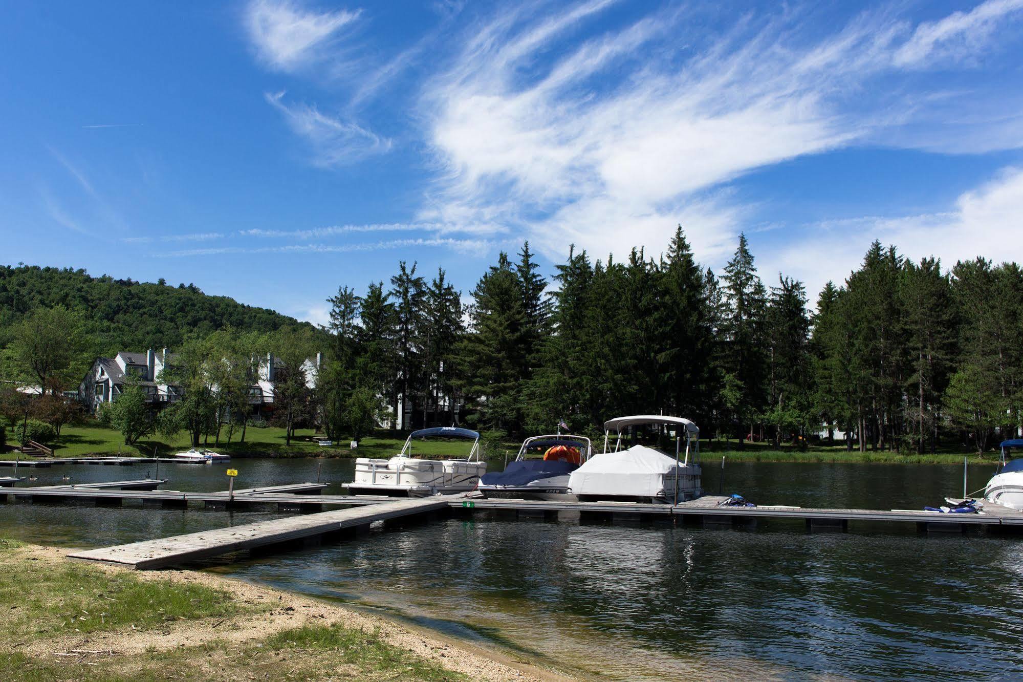 Inn At Deep Creek Oakland ภายนอก รูปภาพ