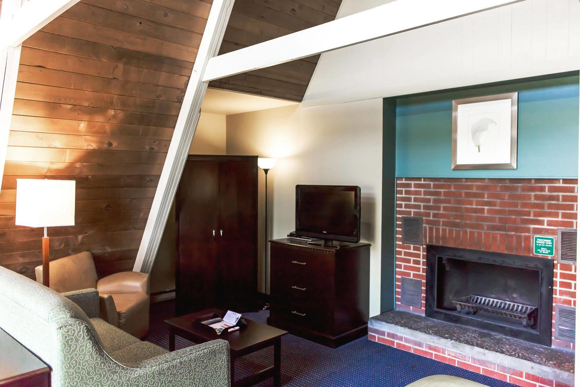 Inn At Deep Creek Oakland ภายนอก รูปภาพ