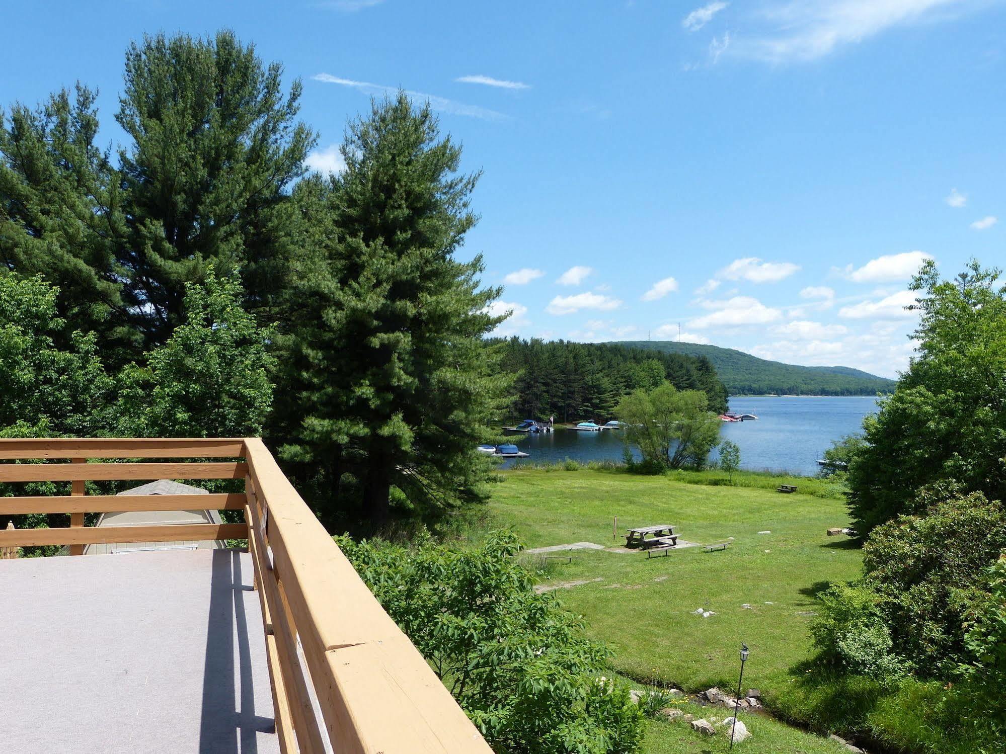 Inn At Deep Creek Oakland ภายนอก รูปภาพ