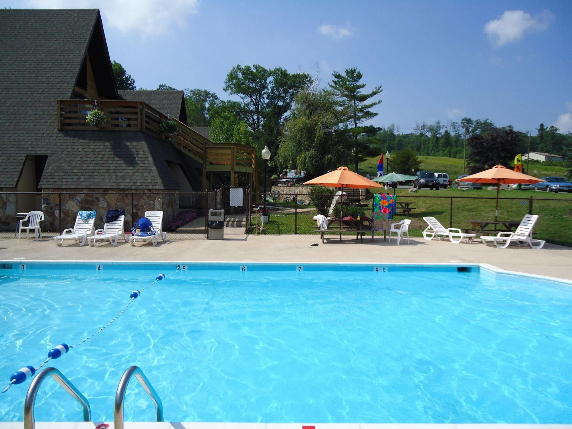 Inn At Deep Creek Oakland ภายนอก รูปภาพ